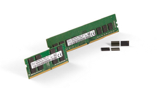 SK하이닉스가 개발한 3세대 10나노급(1z)DDR4 D램. <SK하이닉스 제공>